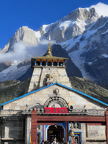 Stunning Kedarnath Temple with Himalayan backdrop, ideal for travel and culture enthusiasts. HD phone wallpaper