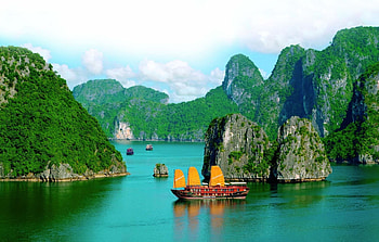 Ha Long Bay, Stunning , Tranquil scenery, Serene backdrop HD wallpaper
