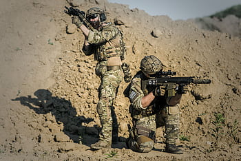 Two soldiers in camo engage in tactical training in a desert environment. HD wallpaper