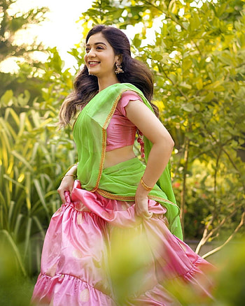 Athmika, people_in_nature, actress, dress, beauty, saree HD phone wallpaper
