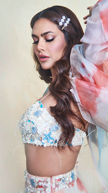 Esha gupta, model, bollywood actress HD phone wallpaper