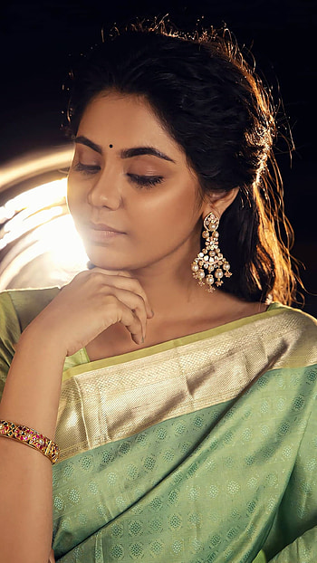 Monica chinnakotla, saree beauty HD phone wallpaper