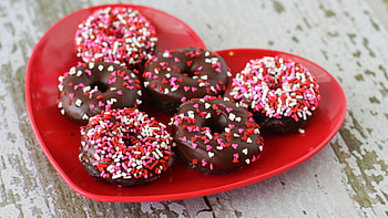 Delicious donut , food , Sweet satisfaction, Tempting treat HD wallpaper
