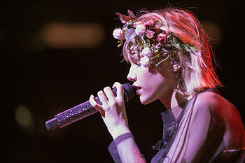 Grace VanderWaal, Evolve Tour, Live performances, Spectacular show HD wallpaper