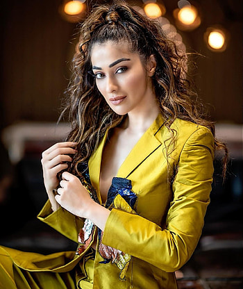 Laxmi Rai, collar, street_fashion HD phone wallpaper