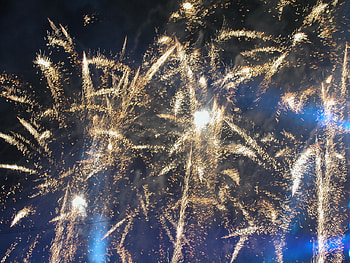 Golden flashes, night, fireworks, holiday, silver, flashes, sky, gold, celebration HD wallpaper