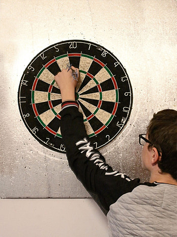 Hobby darts, Recreational sport, Playing for fun, Casual throwing HD phone wallpaper
