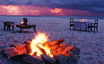 Romantic dinner by the fire, dinner, romantic, fire, beaches HD wallpaper