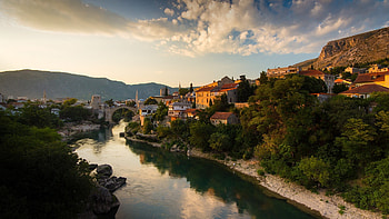 Neretva river, Mostar, Bosnia and Herzegovina, Windows 10 spotlight HD wallpaper