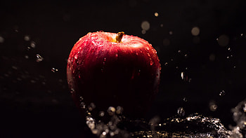 Red Apple Water Splashes In Dark Background graphy graphy HD wallpaper
