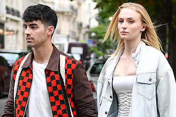 Sophie Turner, Joe Jonas, Dog killed, Freak accident HD wallpaper