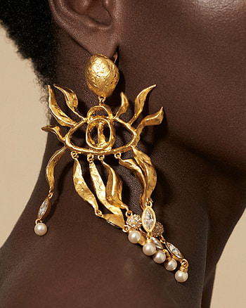 Schiaparelli, Surrealist couture jewelry, The New York Times, Closer look HD phone wallpaper