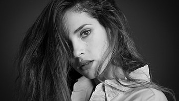 Adria Arjona, Monochrome , Actress, background HD wallpaper
