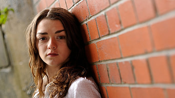 Maisie Williams HD wallpaper