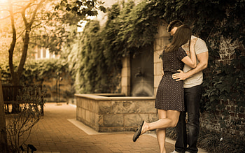 Couple kiss , Romantic android theme HD wallpaper