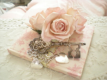 For My Lovely Friend Vivi, rose, pink, key, soft, heart, rosa HD wallpaper