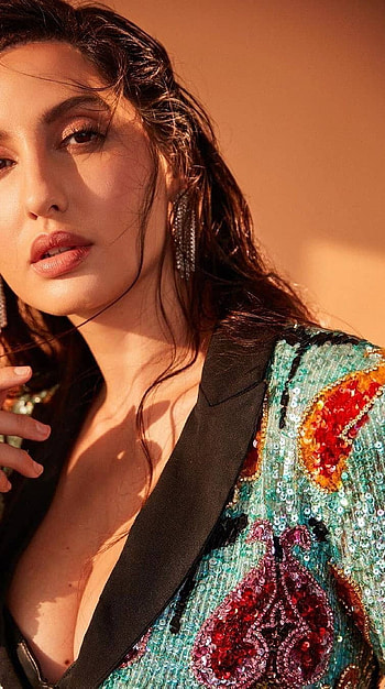 Nora fatehi, bollywood actress, cleavage HD phone wallpaper