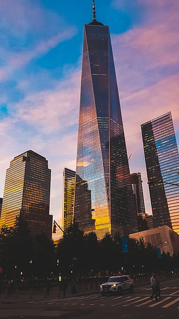One World Trade Center reflecting sunset hues in New York City skyline. HD phone wallpaper