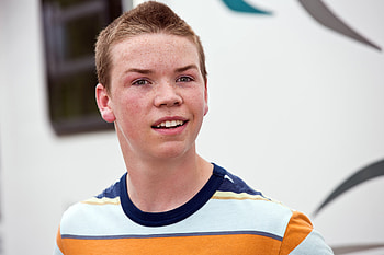 Will Poulter, Stellar acting, Rising star, Unexpected transformations HD wallpaper