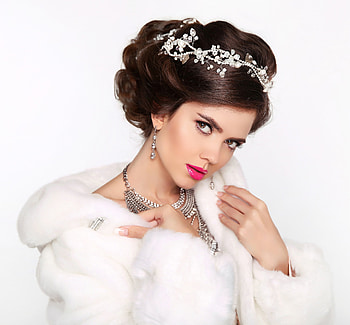 Beauty, fur, jewel, white, model, girl, woman HD wallpaper