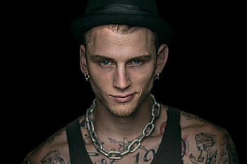Machine Gun Kelly, able , Musical versatility, Raw energy HD wallpaper
