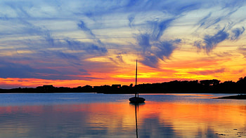 Sunset and sailboat, Marthas Vineyard, Massachusetts HD wallpaper