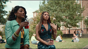 Mimi Keene, Coca Cola, Simone Ashley, Olivia Hanan HD wallpaper