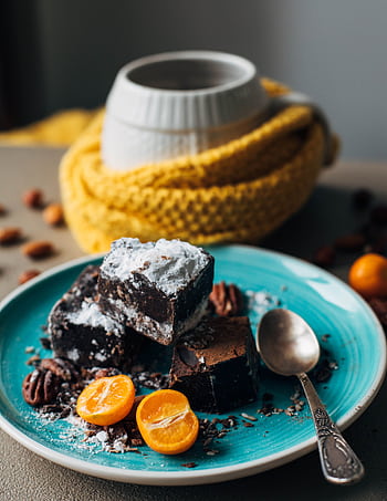Delicious chocolate brownies dusted with sugar, served with fresh citrus and nuts. HD phone wallpaper