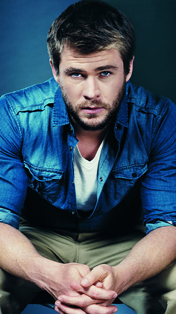 Chris Hemsworth, Blue shirt, Male celebrities, Handsome HD phone wallpaper