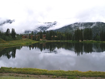 Low Clouds on the Mountain, clouds, water, house, mountain HD wallpaper
