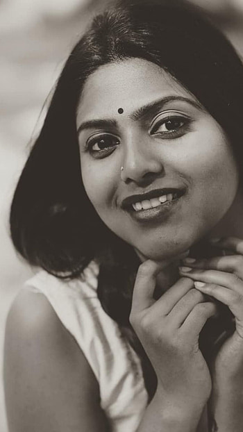 Praneetha Patnaik, telugu actress, model, saree beauty, dusky, black white HD phone wallpaper