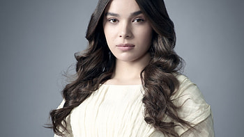 Brunette Hailee Steinfeld, 2020 , Hailee Steinfeld, Movie wardrobe HD wallpaper