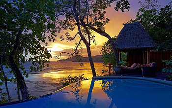 Sunset, blue, relaxing, island, straw, reflections, chairs, brown, chaise lounge, hut, trees, pool, shack, sun chairs HD wallpaper