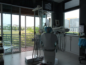 1st Dental Clinic HD wallpaper