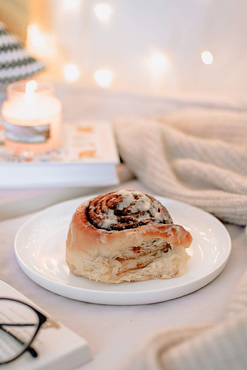 Cinnabon, Cinnamon rolls, Sandra's life, Food puzzle HD phone wallpaper