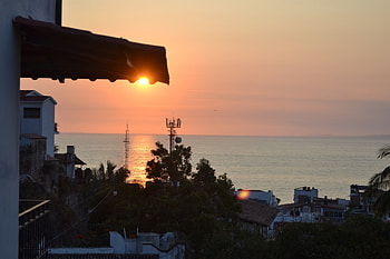 Banderas Bay at Puerto Vallarta, Rooftop view, May sunset, Finitis, Breathtaking at night HD wallpaper