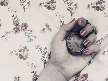 Hand, Miscellanea, Miscellaneous, Manicure, Pocket Watch, Linens, Bedclothes, Compress, Squeeze HD wallpaper