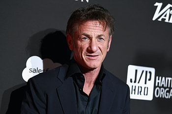Sean Penn, Oscars 2015, Controversial joke, Memorable moment HD wallpaper