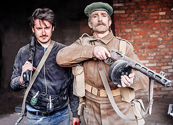 Ilya Naishuller, Sharlto Copley, Uomo rinascimentale, Lega Nerd HD wallpaper