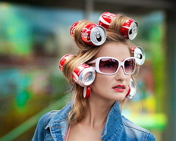 Curl, fashion, model, glasses, can, girl HD wallpaper