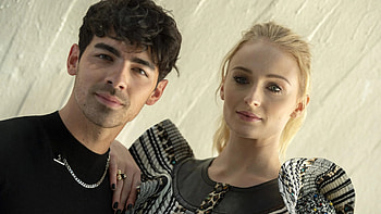 Joe Jonas, Sophie Turner, Outing, Little girl HD wallpaper