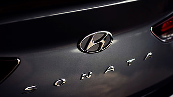 Hyundai logo, Iconic emblem, Recognizable symbol, Brand identity HD wallpaper