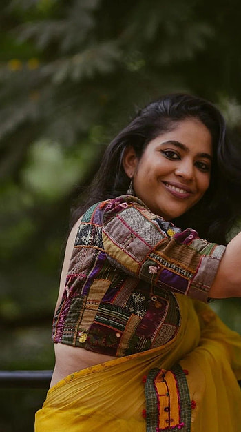 Srindha Arhaan, malayalam actress, saree beauty HD phone wallpaper