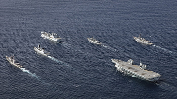 UK ROYAL NAVY HMS QUEEN ELIZABETH FLAGSHIP TO OP WESTLANT 19 UK CSG WORLD OF WARSHIPS, CVA, T 45 DDG, T 23 FFG, BURKE CL DDG, AO LEADING HD wallpaper