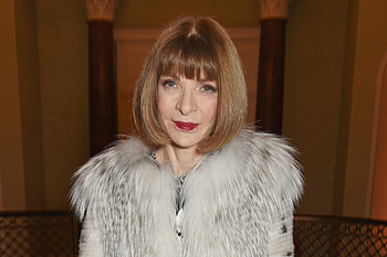 Power-hungry Anna Wintour, Conde Nast staff meetings, Intimidating presence, Office dynamics HD wallpaper