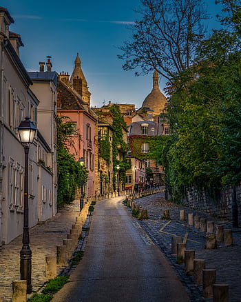 Explore a que evening street in Montmartre, Paris, surrounded by historic architecture. HD phone wallpaper