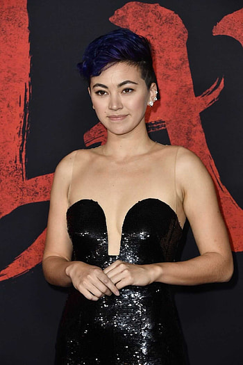 Jessica Henwick at Mulan premiere, Celebrity red carpet event HD phone wallpaper