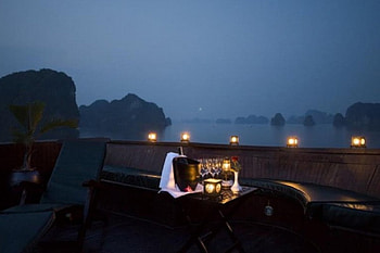 Romantic Evening , sea, table, beaches, nature, romantic, evening HD wallpaper
