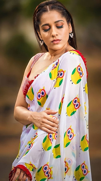 Rashmi Gautam, saree beauty, telugu actress, anchor, extra jabardasat HD phone wallpaper