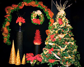 of Christmas, poinsettia, green, red, decorations, gold, garland, tree, wreath HD wallpaper